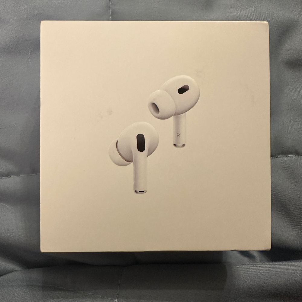 Apple AirPod 2nd Generation with MagSafe Case